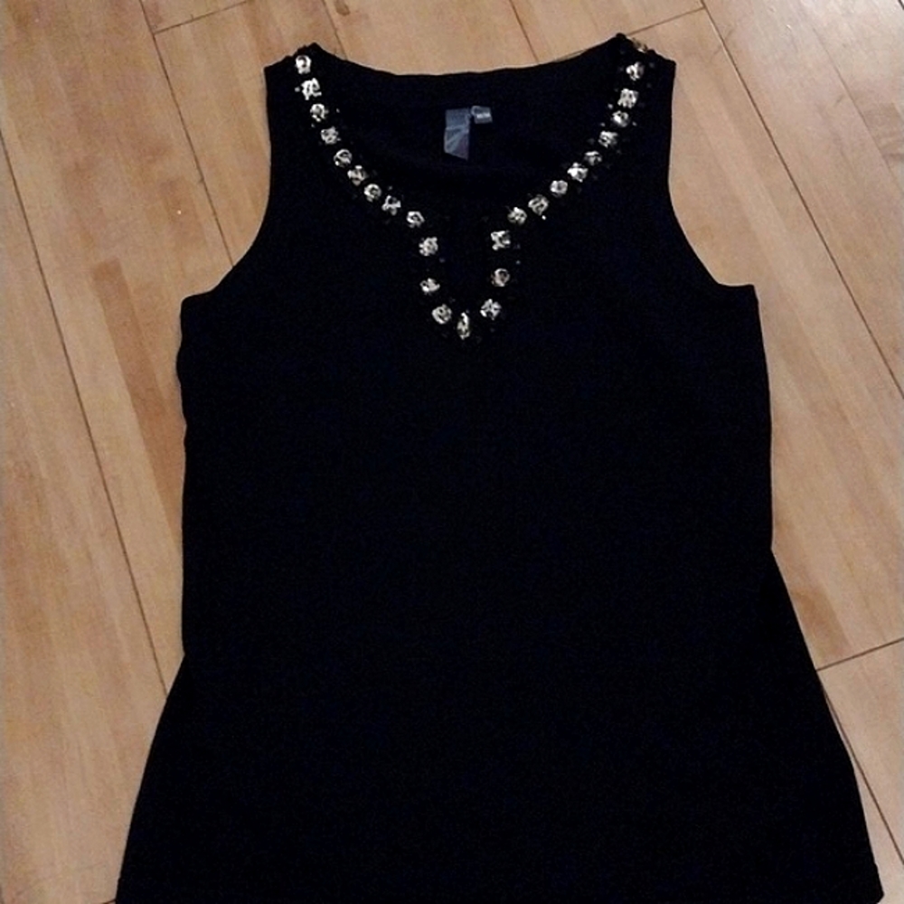 Jana fine knit beaded top. M